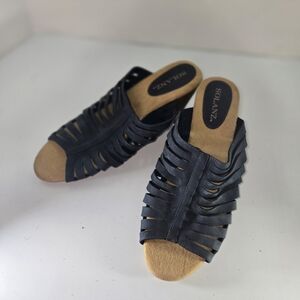 A13. Solanz Strappy Navy Blue Sandals Womens Size 9M‎